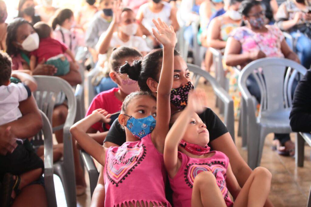 Prefeitura de Goiânia entrega 320 cartões do Renda Família + Mulher em unidade de ensino do Jardim Novo Mundo