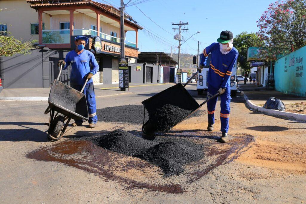 Prefeitura de Goiânia faz reparos no asfalto de 14 bairros de Goiânia, nesta sexta-feira (18/02)