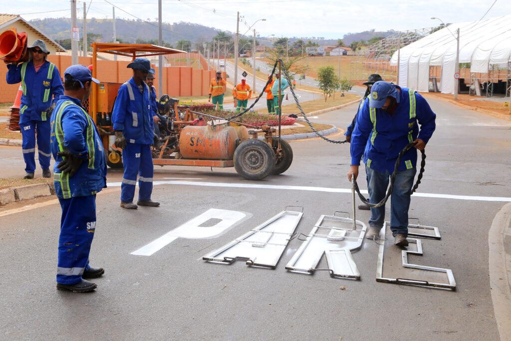 Prefeitura de Goiânia implanta e revitaliza sinalização de trânsito em 14 bairros, até sábado (19/02)