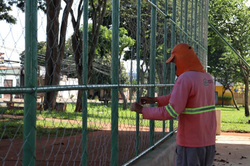 Prefeitura de Goiânia revitaliza complexo esportivo da Vila Pedroso com reforço na iluminação e ornamentação