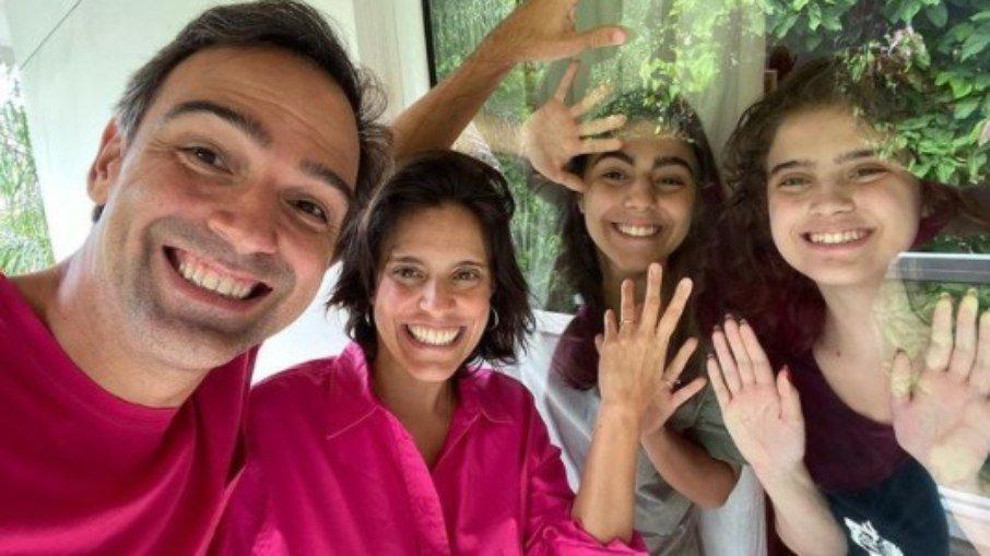 Tadeu revela distância das filhas: 