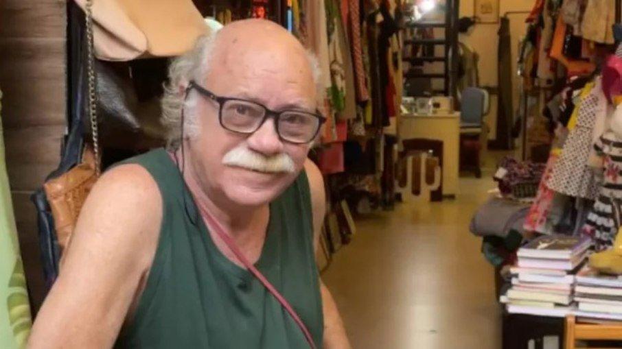 Tonico Pereira abre brechó para complementar renda