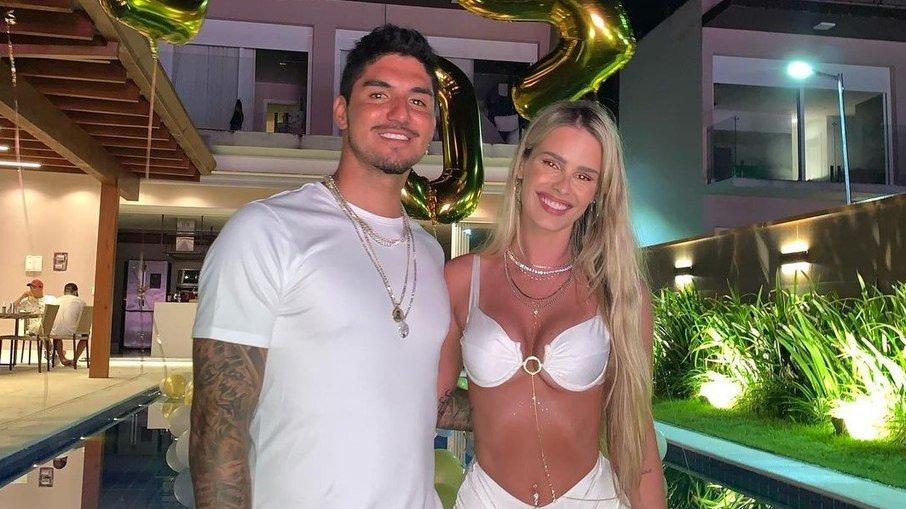 Yasmin Brunet tira sobrenome de Medina de rede social