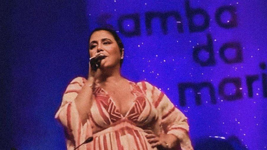 Após reclamação, fã pede para cantora Maria Rita 