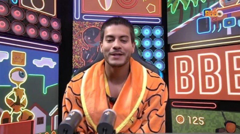 'BBB 22': Arthur Aguiar sugere que saída de Laís será boa para Gustavo