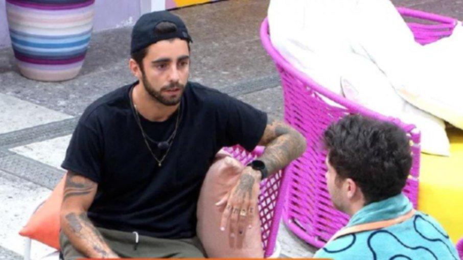 'BBB 22': Lucas Bissoli pede desculpas a Pedro Scooby