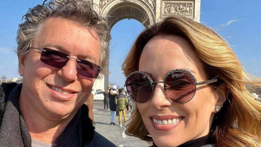 Boninho e Ana Furtado chegam em Paris para a semana de moda