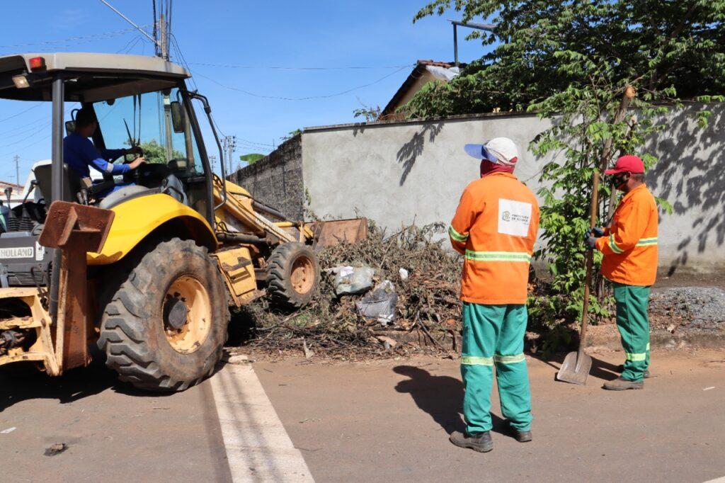 Em ritmo de mutirão, Prefeitura de Goiânia executa serviços de limpeza em 43 bairros, nesta quarta-feira (09/03)