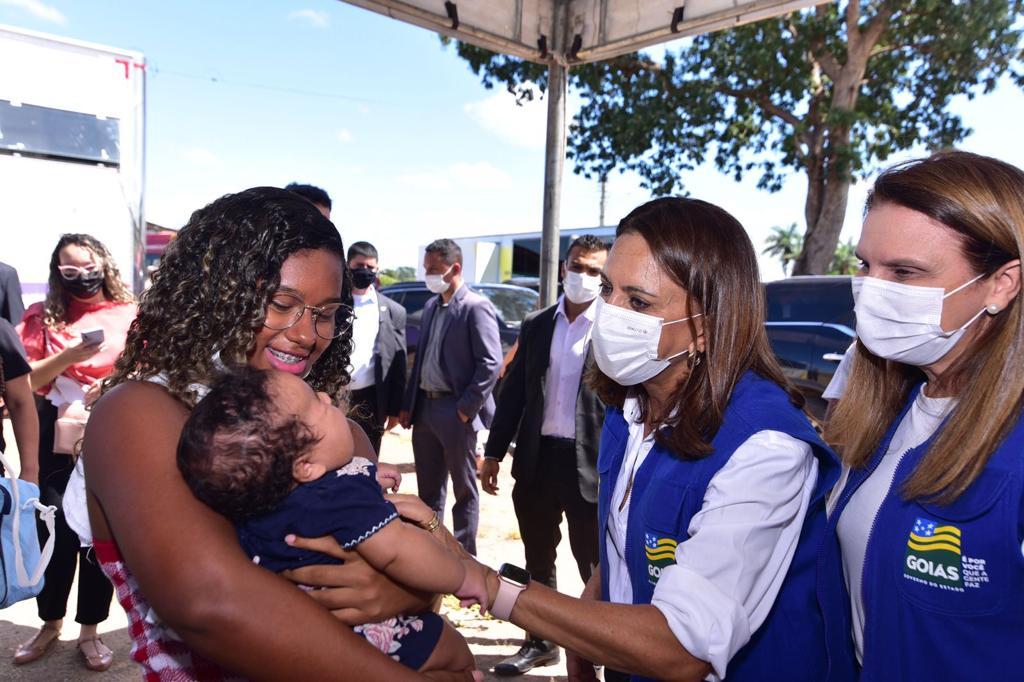 Gracinha Caiado leva benefícios e serviços a Iaciara