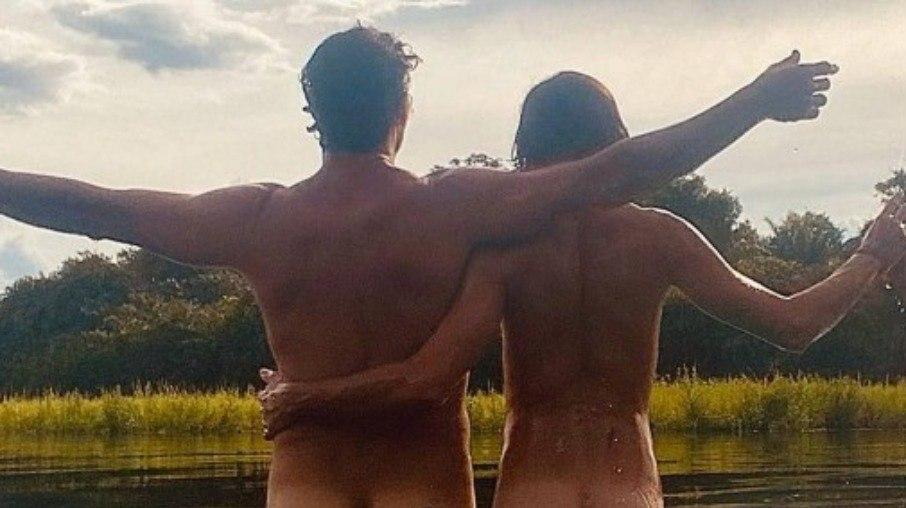 José Loreto e Jesuíta posam nus em bastidores de 'Pantanal'; veja foto