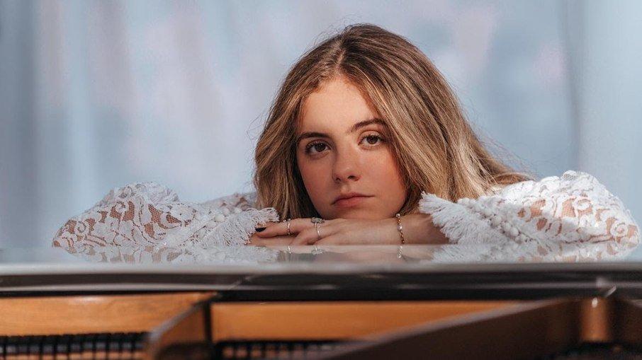 Julia Svacinna recorda parceria com Selton Mello: 