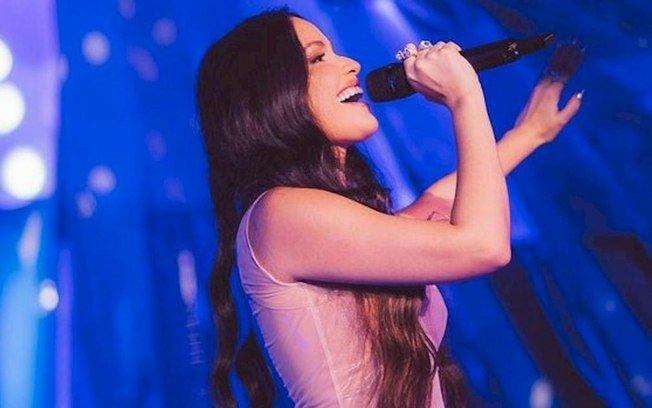 Juliette homenageia Anitta em seu primeiro show