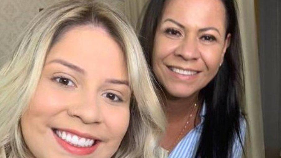 Mãe de Marília Mendonça guarda roupa de acidente e celular com áudio