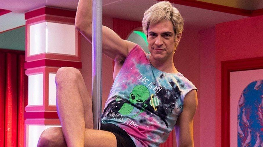 Mateus Solano lembra que Globo resistiu a beijo gay em novela