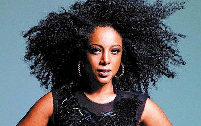 Negra Li pede que jovens de 16 e 17 anos tirem o título de eleitor