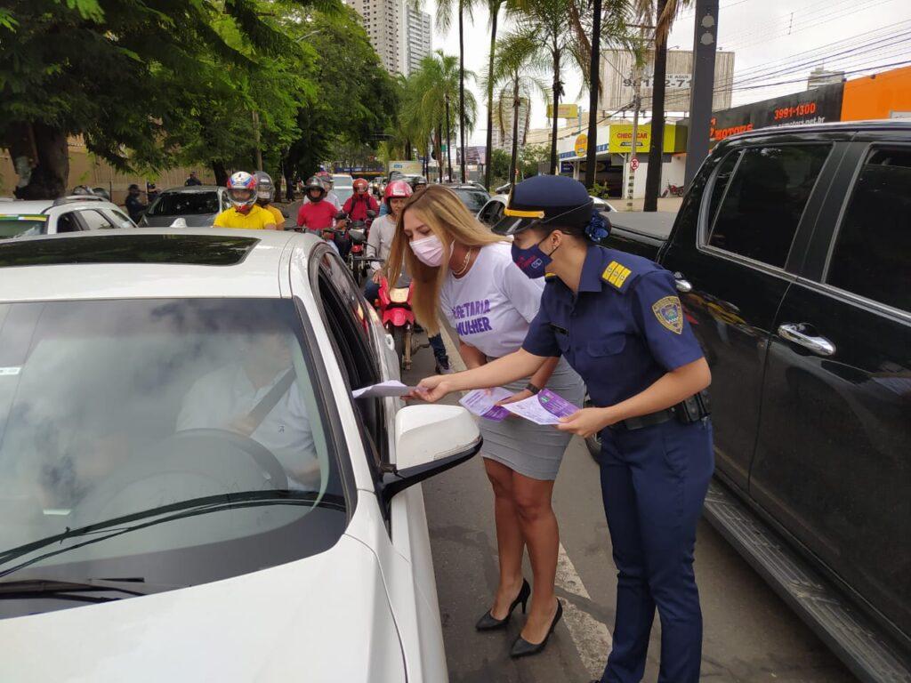 Prefeitura de Goiânia realiza blitz para divulgação de informações sobre violência contra mulher e canais de denúncia