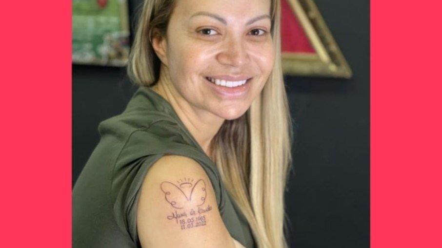 Solange Almeida faz tatuagem em homenagem à amiga que morreu