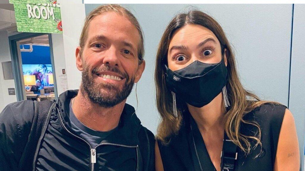 Thaila Ayala publica lembrança com Taylor Hawkins: 'Fã desde sempre'