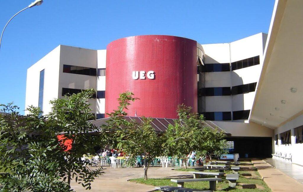 UEG publica editais para Professor de Apoio e Professor Substituto