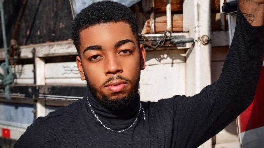 Ator da Globo processa a Uber após ser xingado de macaco por motorista