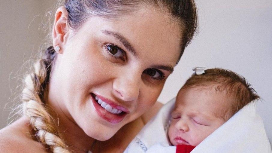 Bárbara Evans mostra corpo 9 dias após o parto: 