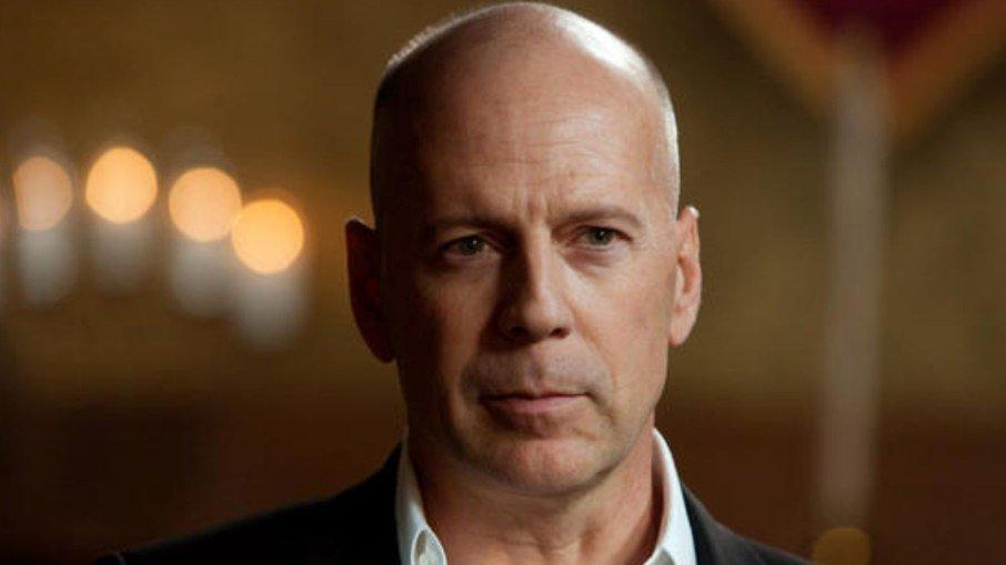 Bruce Willis aparece em primeiras fotos com esposa após revelar afasia