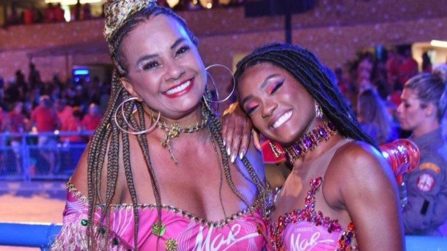 Carnaval 2022: Érika Januza e Solange Couto se encontram em camarote