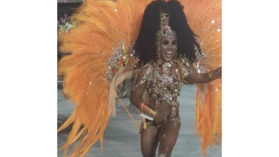Carnaval 2022: Fantasia da Princesa da Tuiuti rasga em desfile