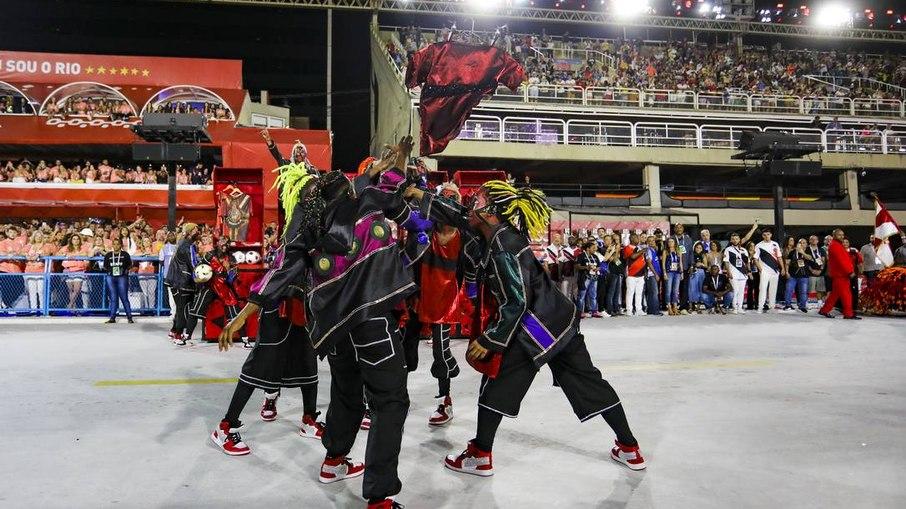 Carnaval: homenagem da Estácio de Sá ao Flamengo decola na Sapucaí