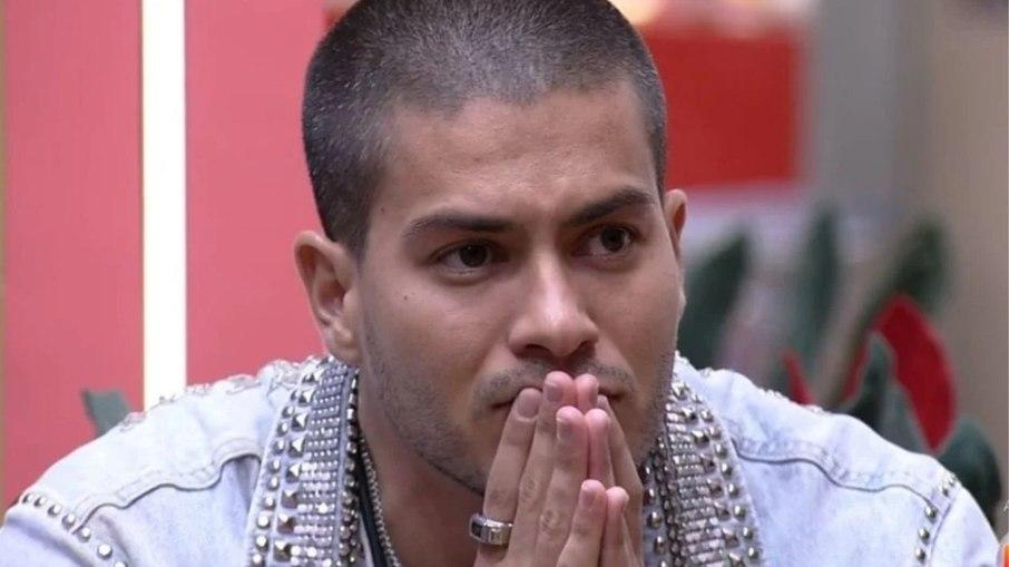 Como Arthur Aguiar mudou a imagem e se tornou favorito no 'BBB 22'?