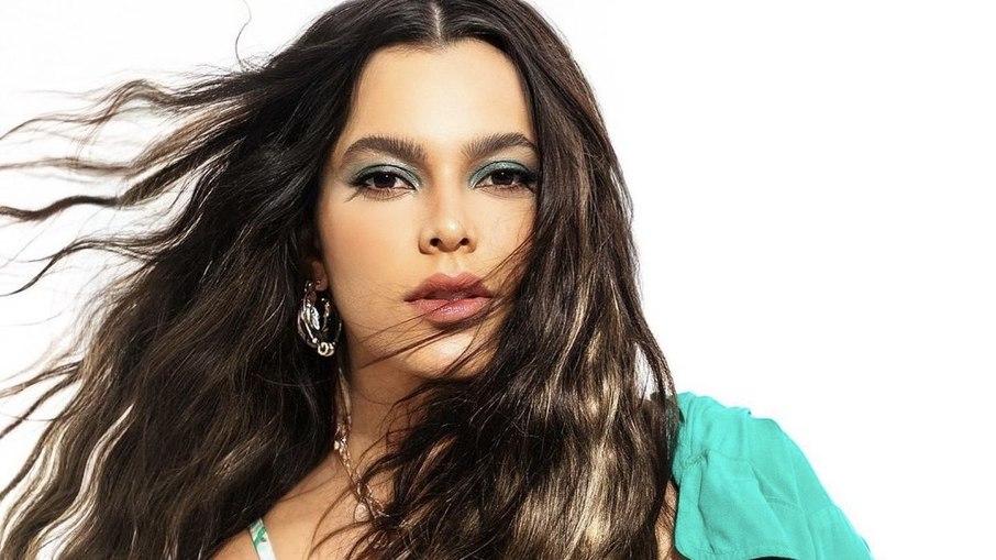 Emilly Araújo desabafa após ser eleita uma das 