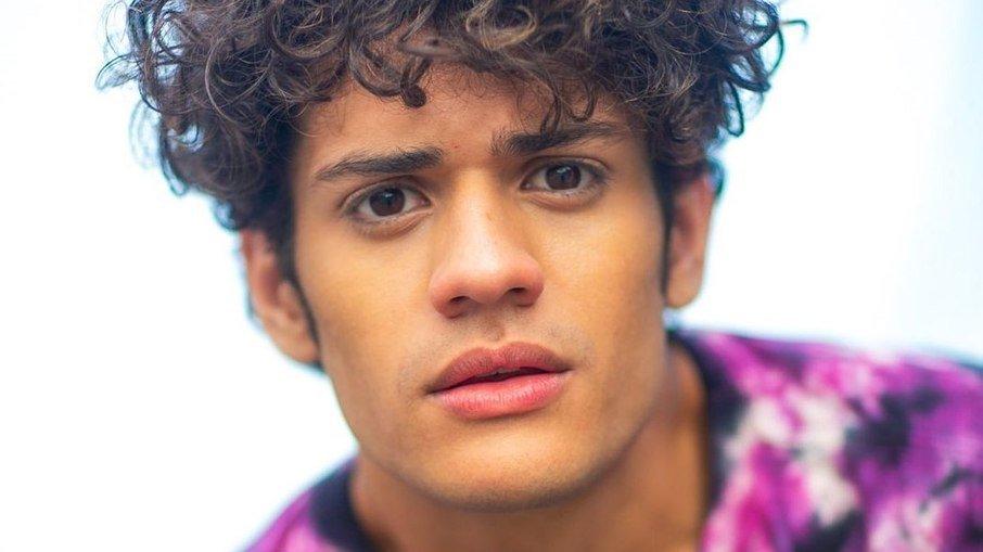 Gabriel Santana comemora inclusão de personagens pretos em 'Pantanal'