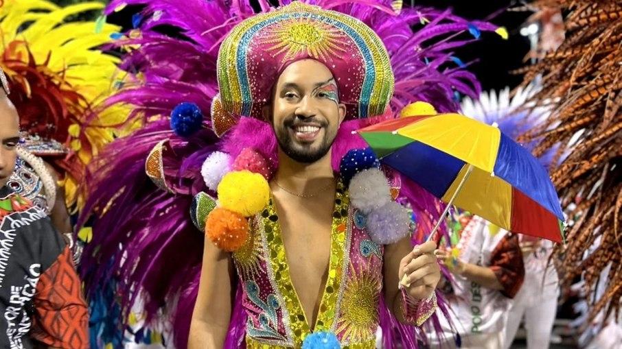 Gil do Vigor celebra Grande Rio campeã em ensaio do Dança dos Famosos