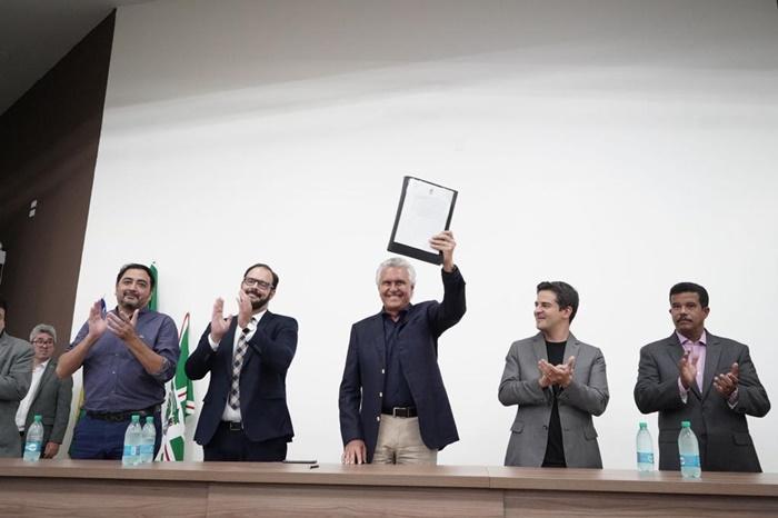 Governador empossa Sandro Rodrigues como secretário da Saúde