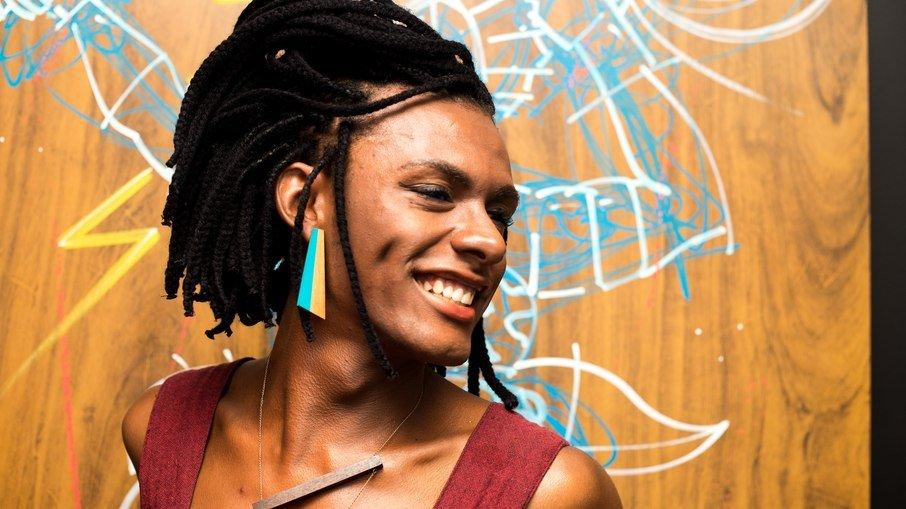 Liniker testa positivo e é substituída às pressas em festival de SP