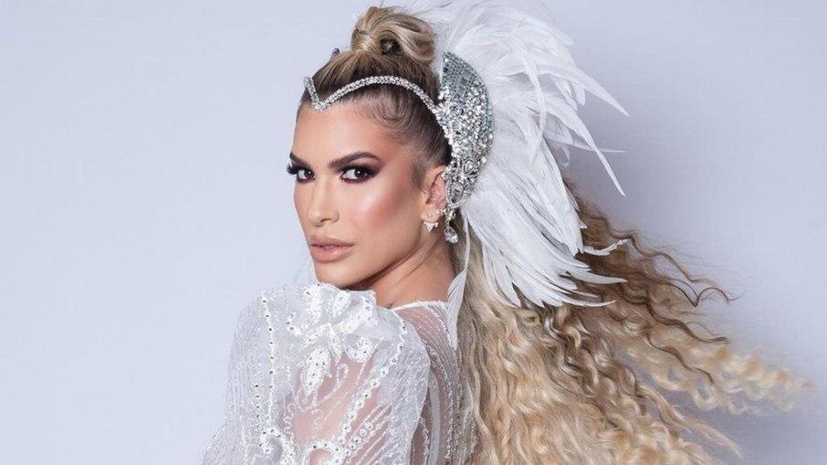 Lore Improta desabafa após críticas por samba: 