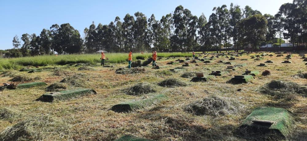 Prefeitura de Goiânia realiza limpeza nos cemitérios Jardim da Saudade e Vale da Paz