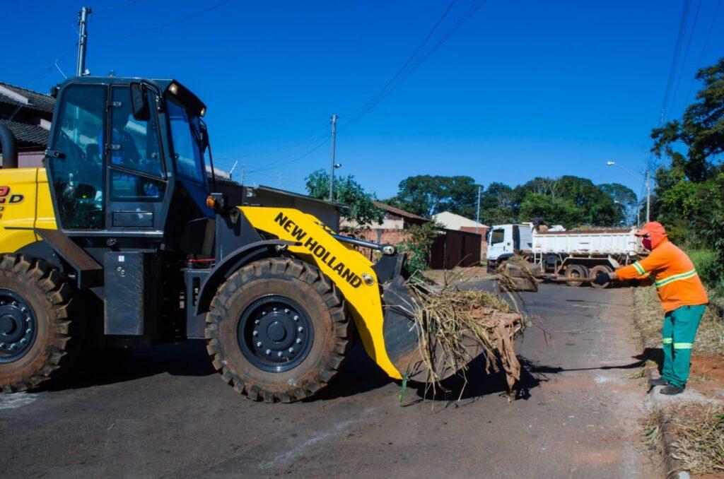 Prefeitura de Goiânia realiza serviços de urbanização, limpeza e manutenção de praças em 53 bairros, nesta segunda-feira (04/04)