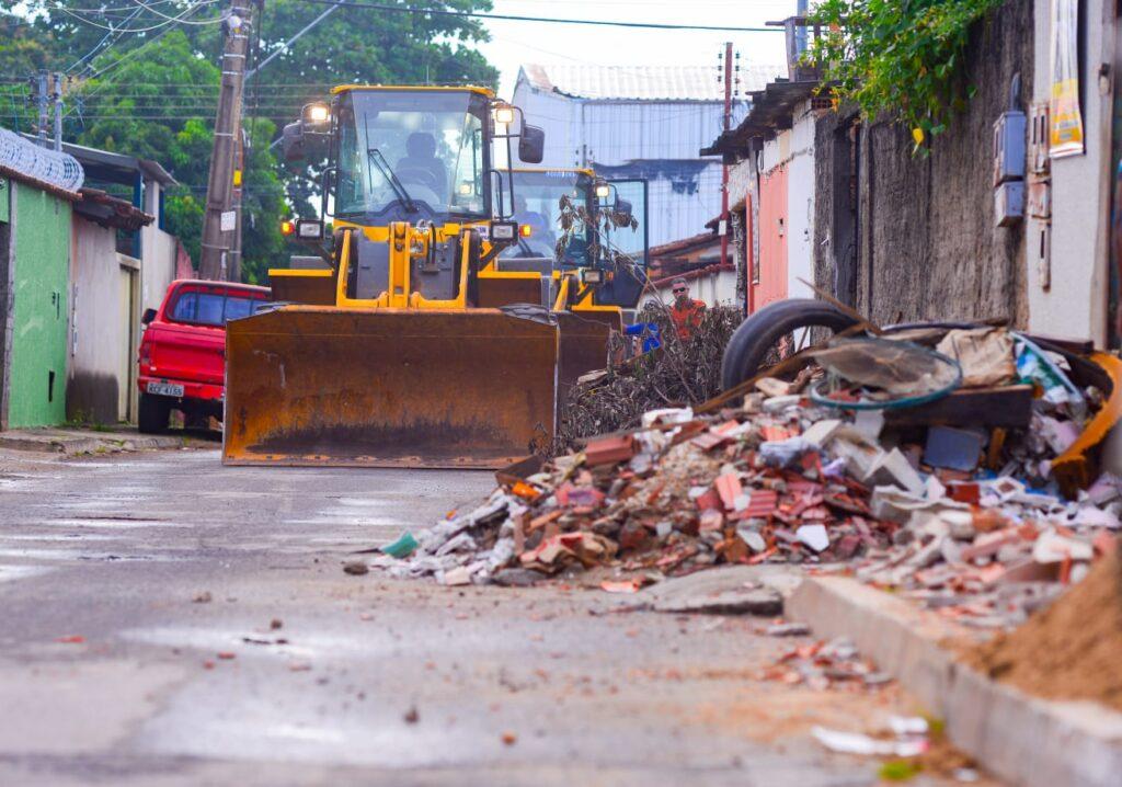 Prefeitura de Goiânia recolhe 2 mil toneladas de entulhos no 1º dia da Maratona de Limpeza, promovida pela Comurg