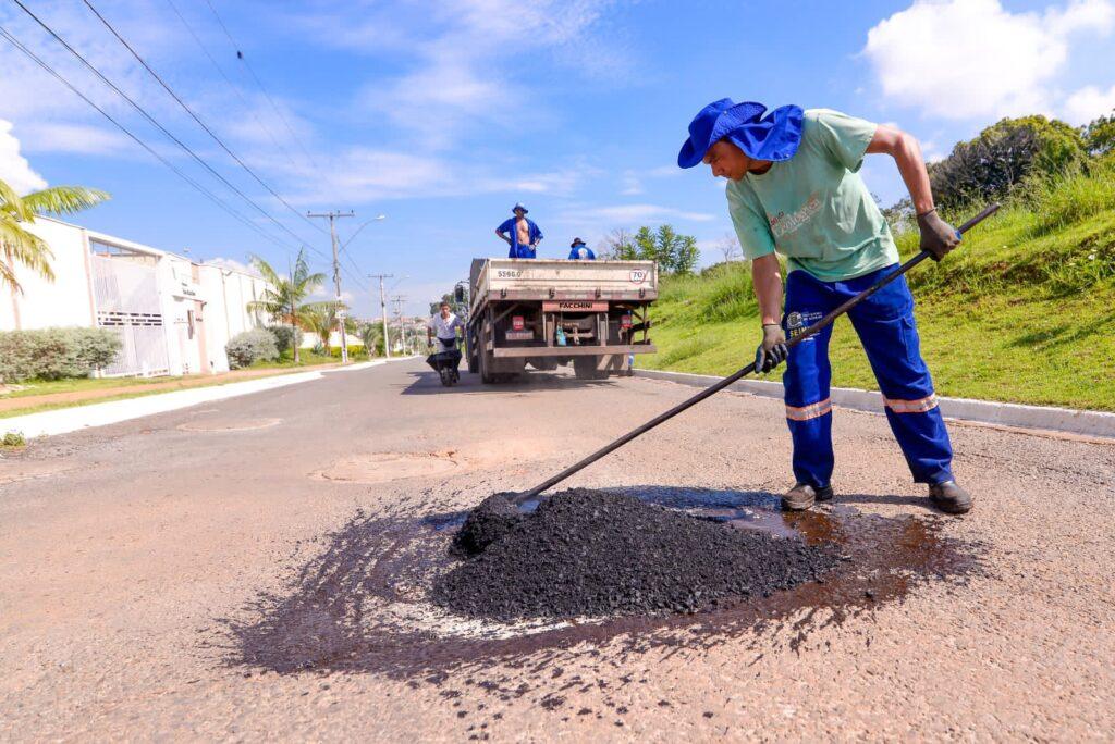 Prefeitura realiza operação tapa-buracos no Crimeia Oeste, Parque Atheneu e mais 12 bairros de Goiânia