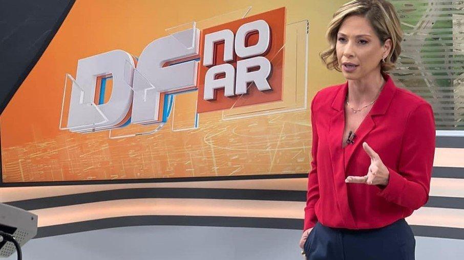 Record coloca queridinha de Silvio Santos à frente de jornal nacional