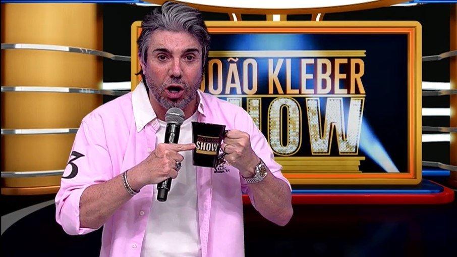 RedeTV! estuda acabar com programa matinal de João Kleber