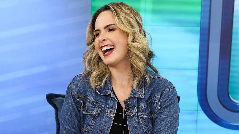 RedeTV! quer Ana Paula Renault como apresentadora do TV Fama