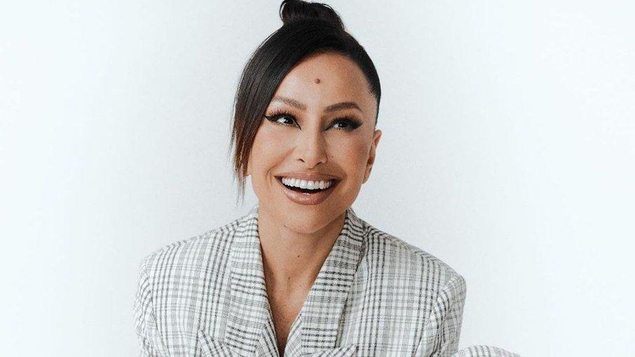Sabrina Sato tenta salvar acumuladores em novo reality do GNT