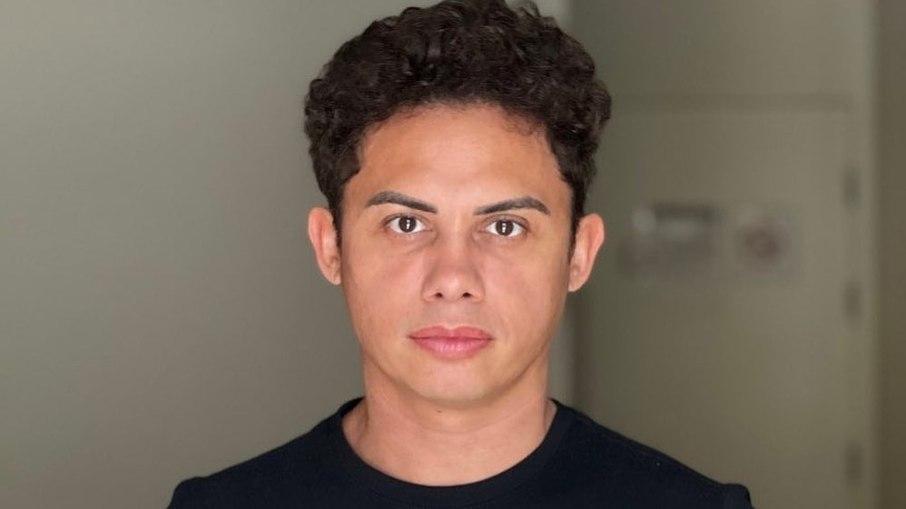 Silvero Pereira sofre acidente de carro: 