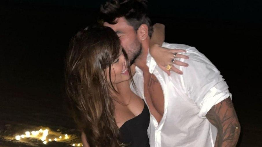 Thais Braz é pedida em namoro por Gui Napolitano