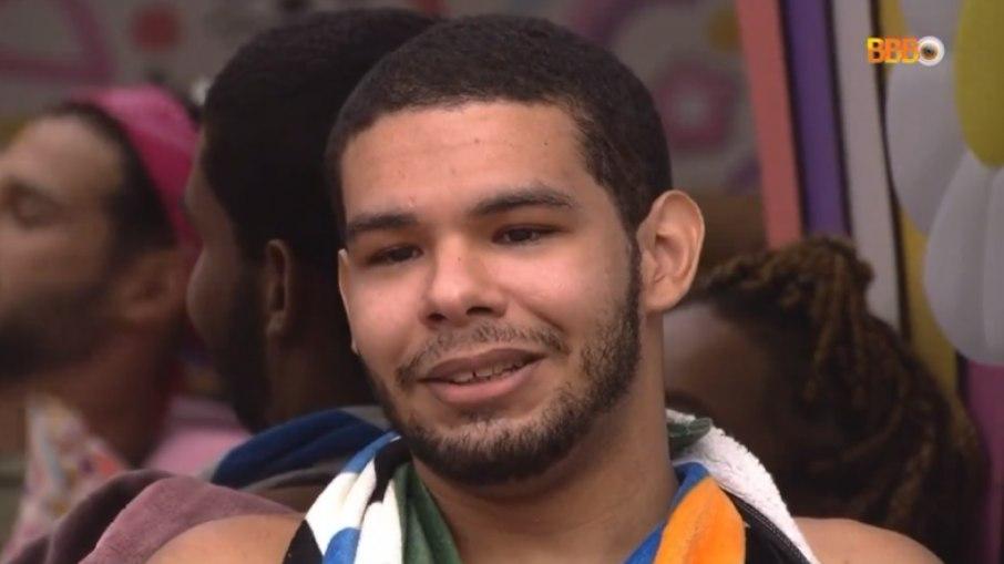 Vyni, do BBB 22, faz procedimento transformador nos dentes; veja fotos