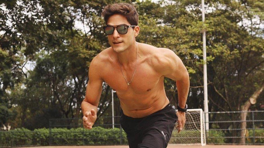 André Martinelli entrega que 'No Limite' foi mais marcante que 'BBB'