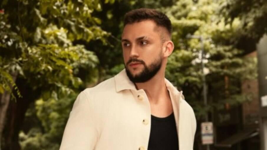 Arthur Picoli rebate crítica por 