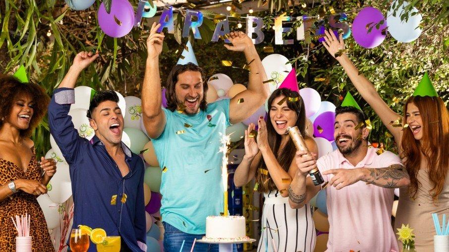 BBB: Elieser Ambrosio comemora aniversário ao lado de Kamilla Salgado